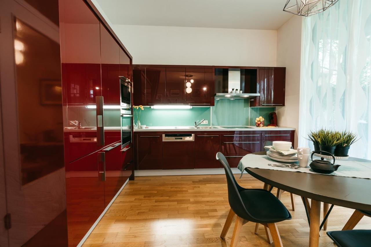 Luxury Downtown Appartement Mit Garage Грац Екстер'єр фото