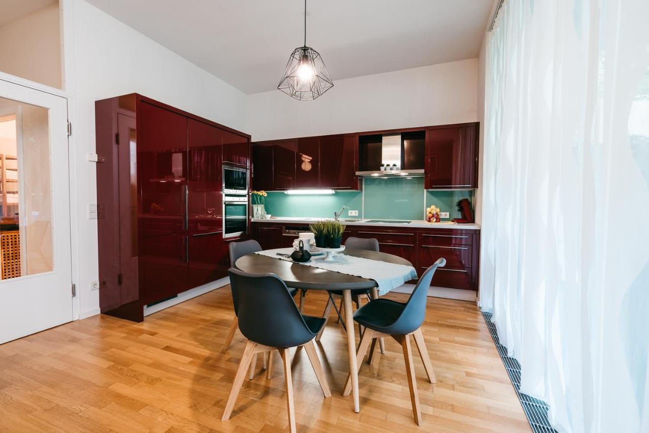 Luxury Downtown Appartement Mit Garage Грац Екстер'єр фото